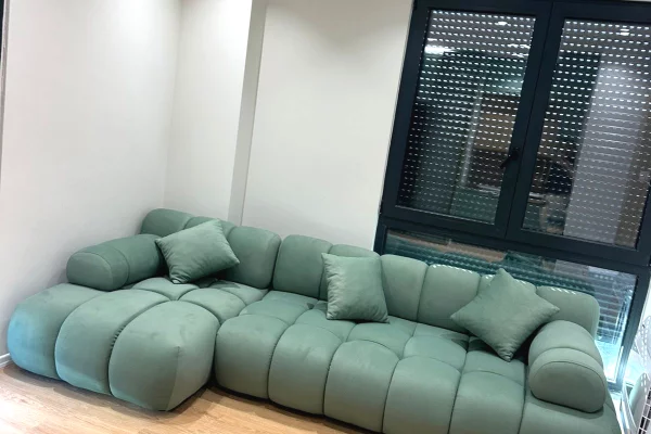 Shtepi me qera Apartament ne Tirane, 2+1, Mobilimi E mobiluar, Pagesa 700  Euro.