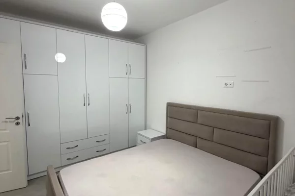 Shtepi me qera Apartament ne Tirane, 2+1, Mobilimi E mobiluar, Pagesa 55,000  Leke.