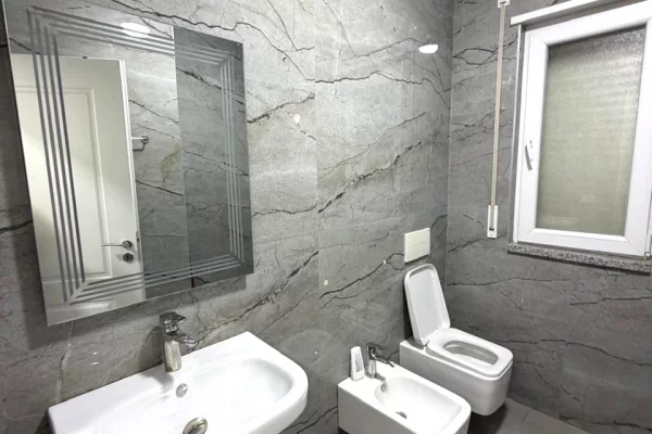Shtepi me qera Apartament ne Tirane, 2+1, Mobilimi E mobiluar, Pagesa 55,000  Leke.