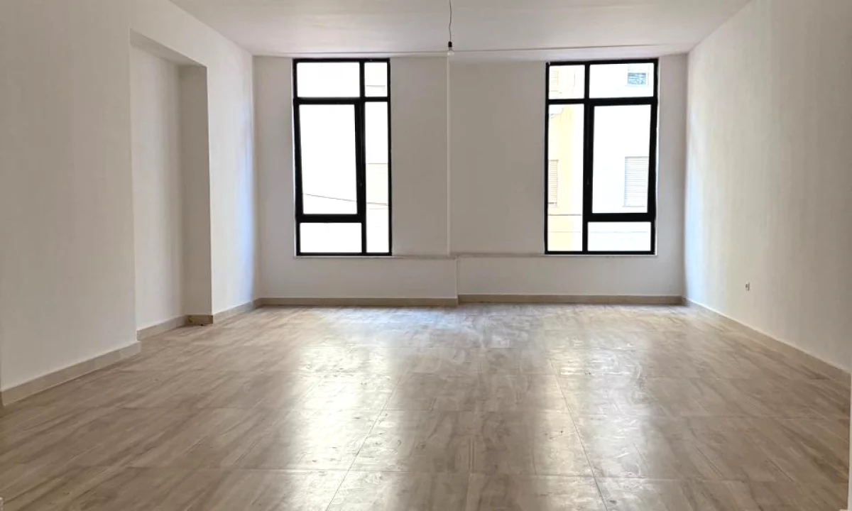  Jepen 2 Ambjente Biznesi tek Donika Center , Mine Peza !