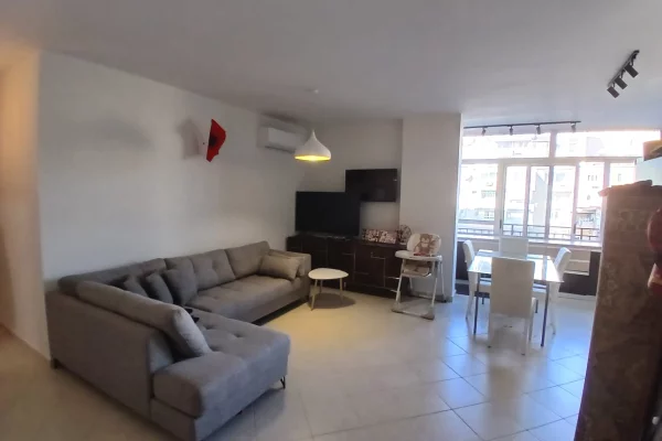 Shtepi me qera Apartament ne Tirane, 2+1, Mobilimi E mobiluar, Pagesa 80,000  Leke.