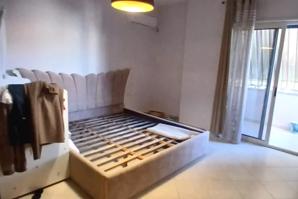 Shtepi me qera Apartament ne Tirane, 2+1, Mobilimi E mobiluar, Pagesa 80,000  Leke.