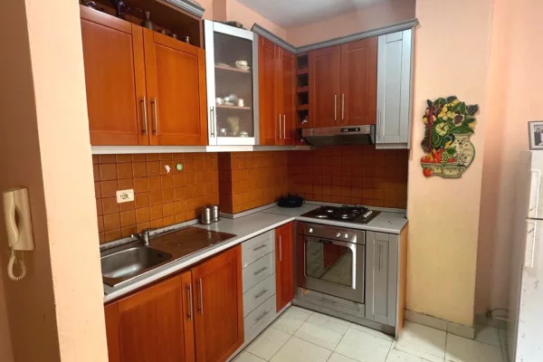 Shtepi ne shitje Apartament ne Durres, 1+1, Mobilimi E mobiluar, Pagesa 8,500,000  Leke.