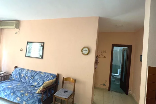 Shitet apartament 1+1 tek Kompleksi Freskia, Golem 