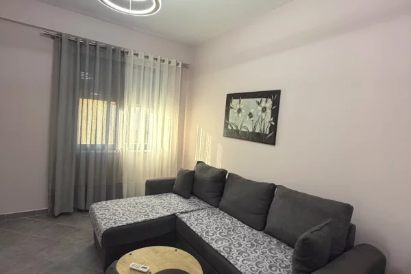 Shtepi me qera Apartament ne Tirane, 2+1, Mobilimi E mobiluar, Pagesa 75,000  Leke.