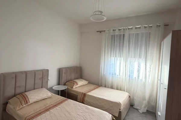Shtepi me qera Apartament ne Tirane, 2+1, Mobilimi E mobiluar, Pagesa 75,000  Leke.