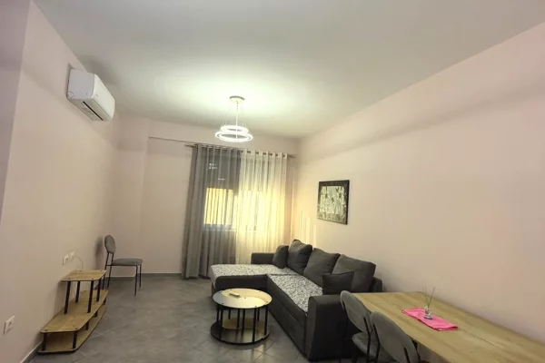 Shtepi me qera Apartament ne Tirane, 2+1, Mobilimi E mobiluar, Pagesa 75,000  Leke.