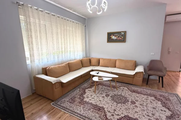 Shtepi me qera Apartament ne Tirane, 2+1, Mobilimi E mobiluar, Pagesa 75,000  Leke.