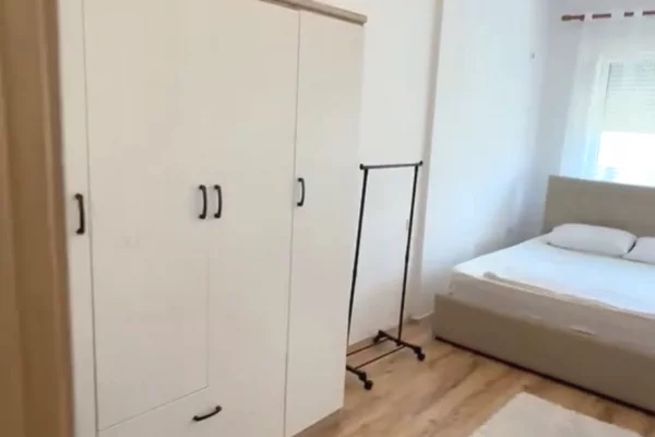Shtepi me qera Apartament ne Tirane, 2+1, Mobilimi E mobiluar, Pagesa 75,000  Leke.
