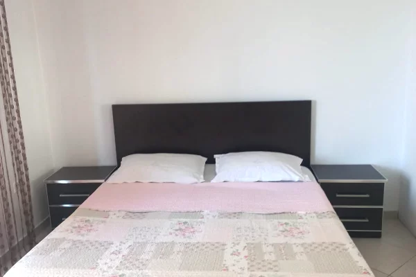 Shtepi me qera Apartament ne Tirane, 1+1, Mobilimi E mobiluar, Pagesa 40,000  Leke.