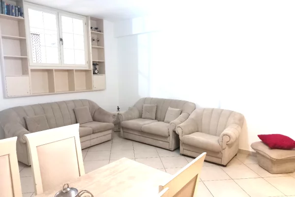 Shtepi me qera Apartament ne Tirane, 1+1, Mobilimi E mobiluar, Pagesa 40,000  Leke.