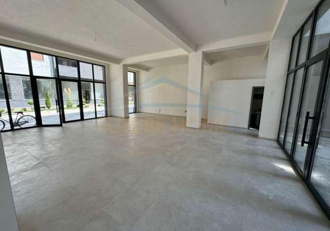 Ambiente Commerciale in Affitto 1+1 a Koriza - 500 Euro