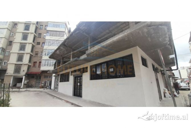 Ambiente Commerciale in Vendita 1+1 a Koriza - 153,000 Euro