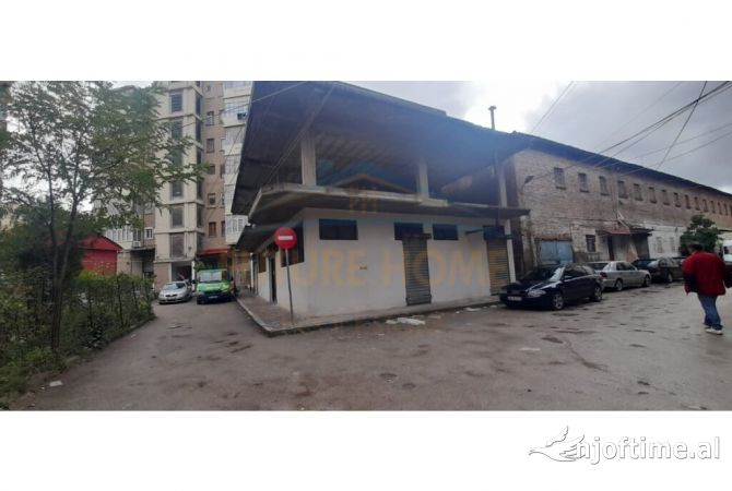 Ambiente Commerciale in Vendita 1+1 a Koriza - 153,000 Euro