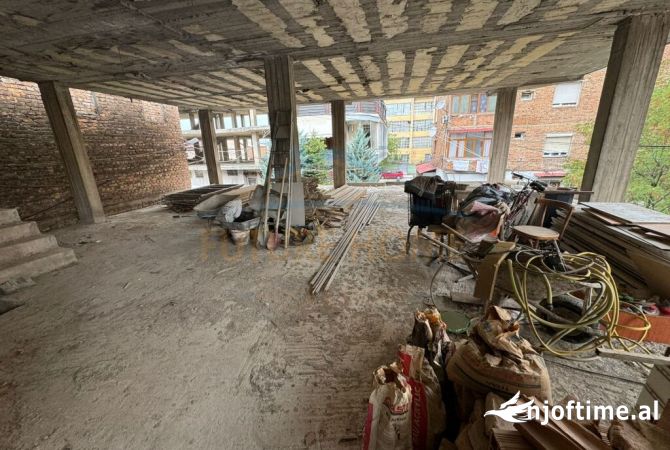 Shitet, Ndertese 2-Kateshe, Lagjia 8, Korce(KO44618).