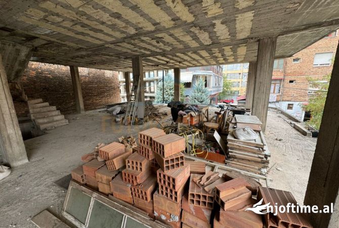 Shitet, Ndertese 2-Kateshe, Lagjia 8, Korce(KO44618).