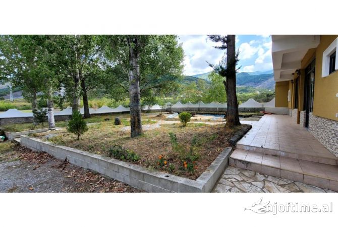 Ambiente Commerciale in Vendita 5+1 a Koriza - 220,000 Euro