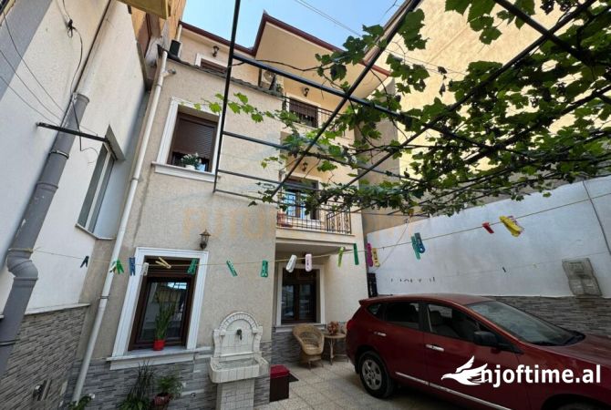 Ambiente Commerciale in Vendita 5+1 a Koriza - 180,000 Euro