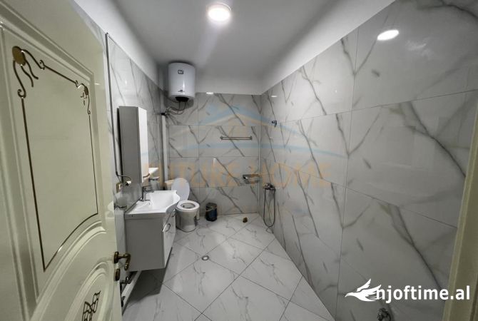 Shitet, Bujtine, prane Pazarit, Korce(KO28070).