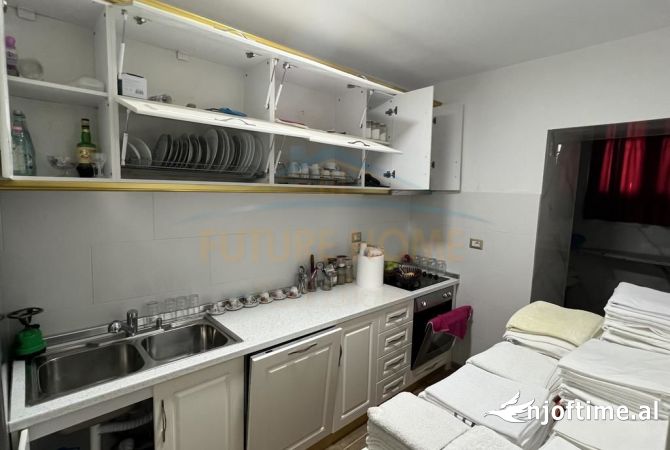 Shitet, Bujtine, prane Pazarit, Korce(KO28070).