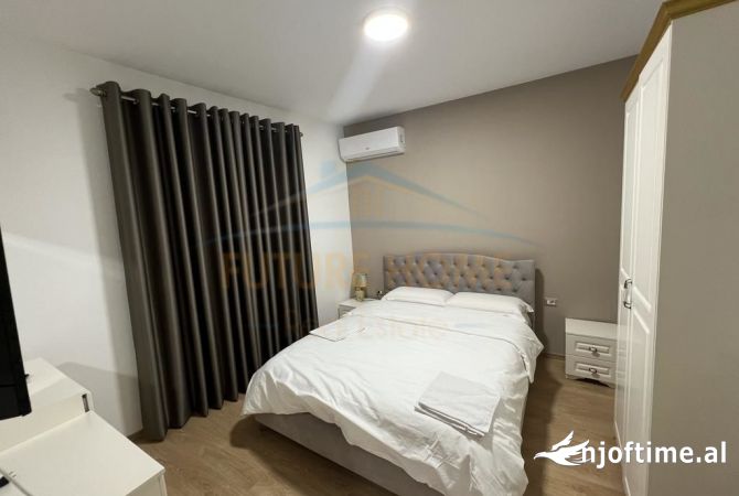 Shitet, Bujtine, prane Pazarit, Korce(KO28070).