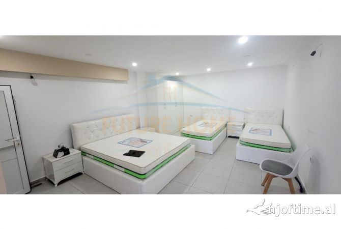 Ambiente Commerciale in Vendita 5+1 a Koriza - 100,000 Euro