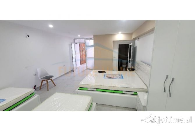 Ambiente Commerciale in Vendita 5+1 a Koriza - 100,000 Euro