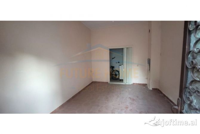 Ambiente Commerciale in Affitto 1+1 a Koriza - 100 Euro