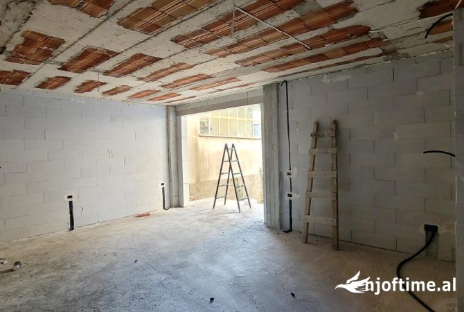 Appartamento in vendita a Koriza 2+1, Vuoto