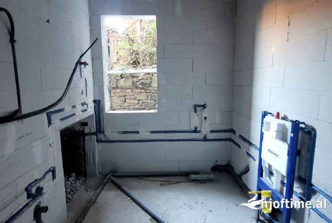 Appartamento in vendita a Koriza 2+1, Vuoto