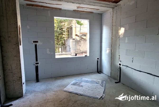 Appartamento in vendita a Koriza 2+1, Vuoto