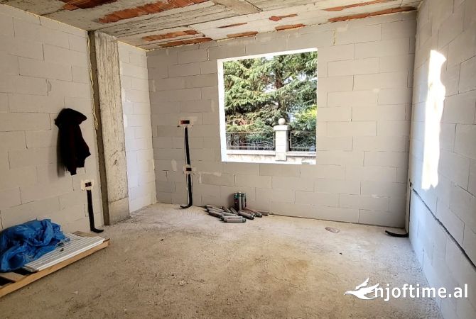 Appartamento in vendita a Koriza 2+1, Vuoto