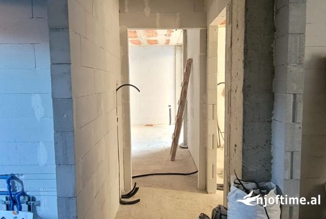 Appartamento in vendita a Koriza 2+1, Vuoto