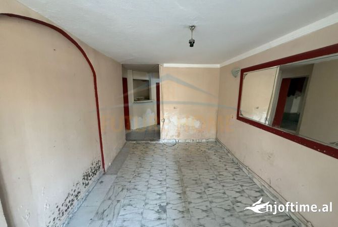 Shitet, Ambient Biznesi, Lagjia 9, Korce (KO47316)