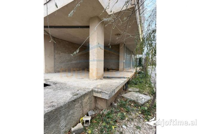 Shitet, Ambient Biznesi, 1 Maji, Pogradec.(KO47135)