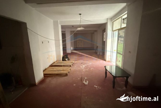 Shitet, Njesi Biznesi, Lagjia 10, Korce(KO46982)