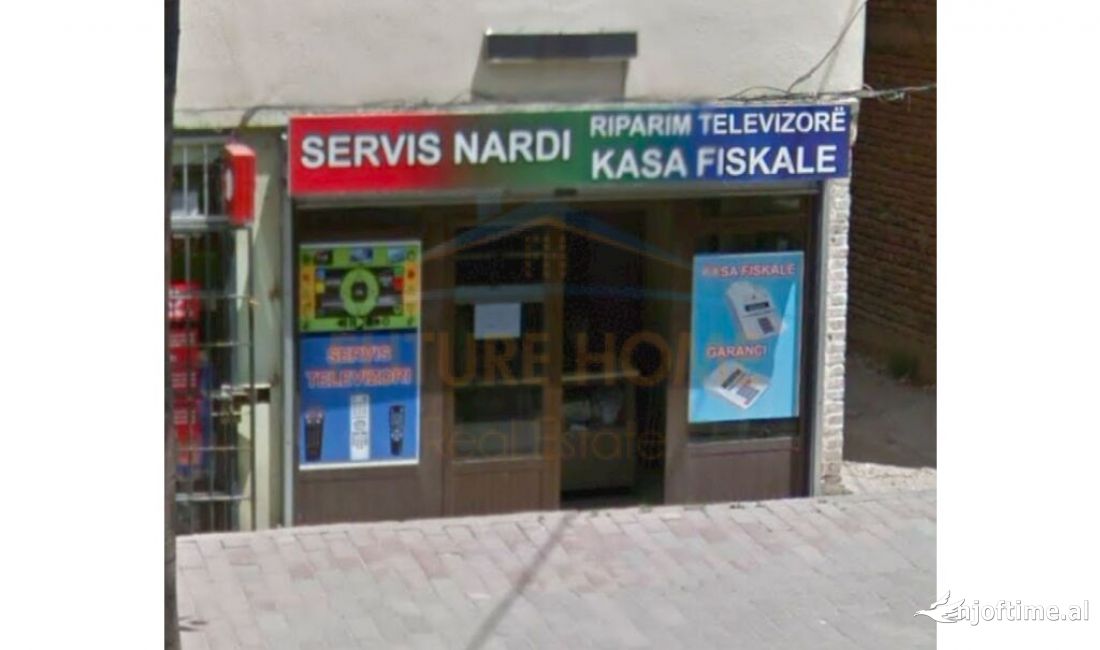 Shitet, Ambient Biznesi, perballe ish-Terminalit, Pogradec.(KO46115)