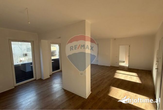 Jepet apartament 2+1 per zyra tek Mine Peza