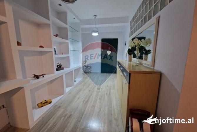 Apartament 1+1 me qira per zyra tek rruga e Bogdanve.