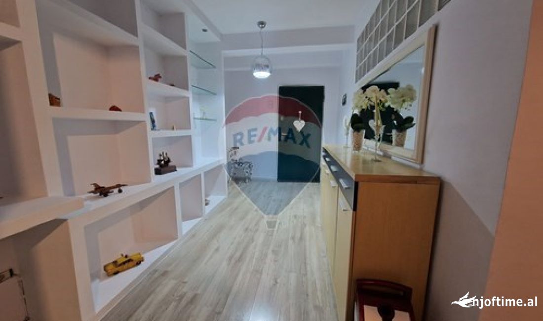 Apartament 1+1 me qira per zyra tek rruga e Bogdanve.