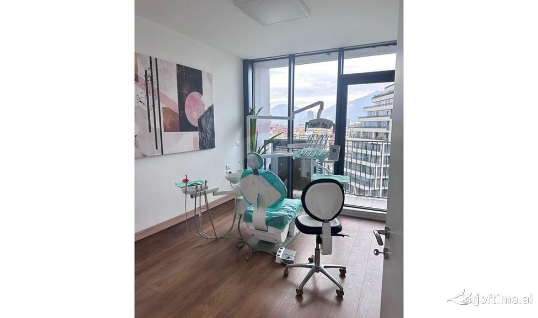 Shitet biznes per klinik dentare