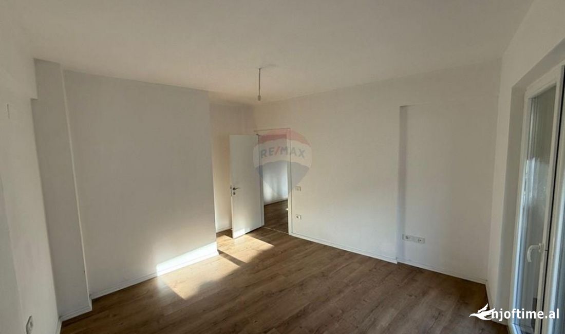 Apartament per zyra me qira
