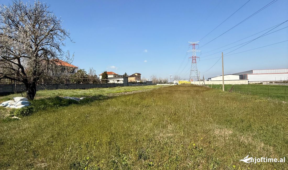 Shitet toke ne Fushe Preze 5500m2
