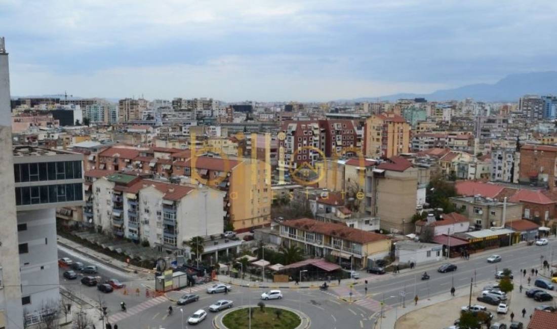 TEK KOMUNA E PARISIT TEK LULISHTJA , SUPER DYQAN NE SHITJE! 