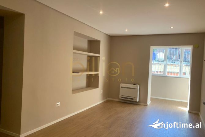 Ambiente Commerciale in Affitto 3+1 a Tirana - 950 Euro