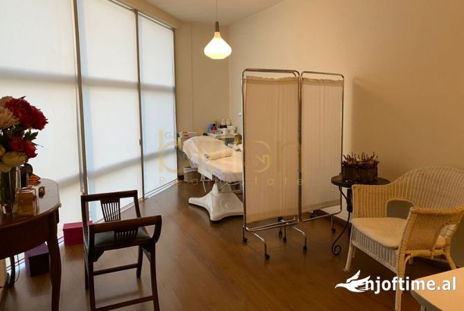 Ambiente Commerciale in Affitto 3+1 a Tirana - 1,000 Euro