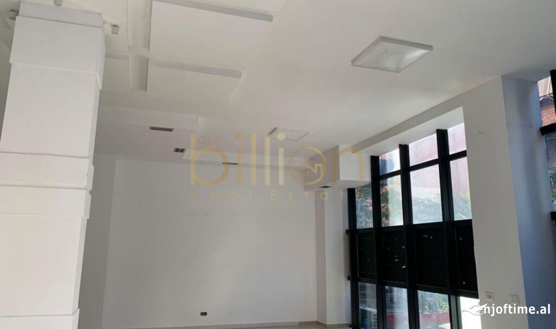 JEPET AMBIENT KOMERCIAL PER SHITJE, NE BRRYL! 272000 Euro, ID: Billion3761​