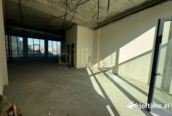 TEK REZIDENCA LAKE VIEW, JEPET ME QIRA AMBIENT BIZNESI 130 M2 + VERANDE! 3800 Euro.ID: Billion3764