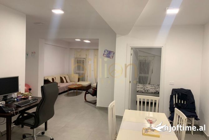 Shtepi ne shitje Apartament ne Tirane, 2+1, Mobilimi Bosh, pa mobiluar, Pagesa 224,741  Euro.