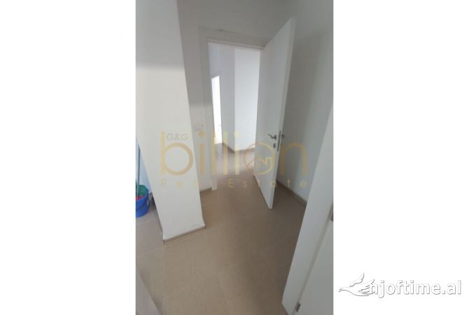 Shtepi ne shitje Apartament ne Tirane, 3+1, Mobilimi Bosh, pa mobiluar, Pagesa 256,434  Euro.